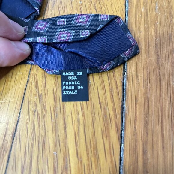 👔 Gino Pompeii - 100% Silk Black w/ Magenta Squares Tie - Picture 4 of 7